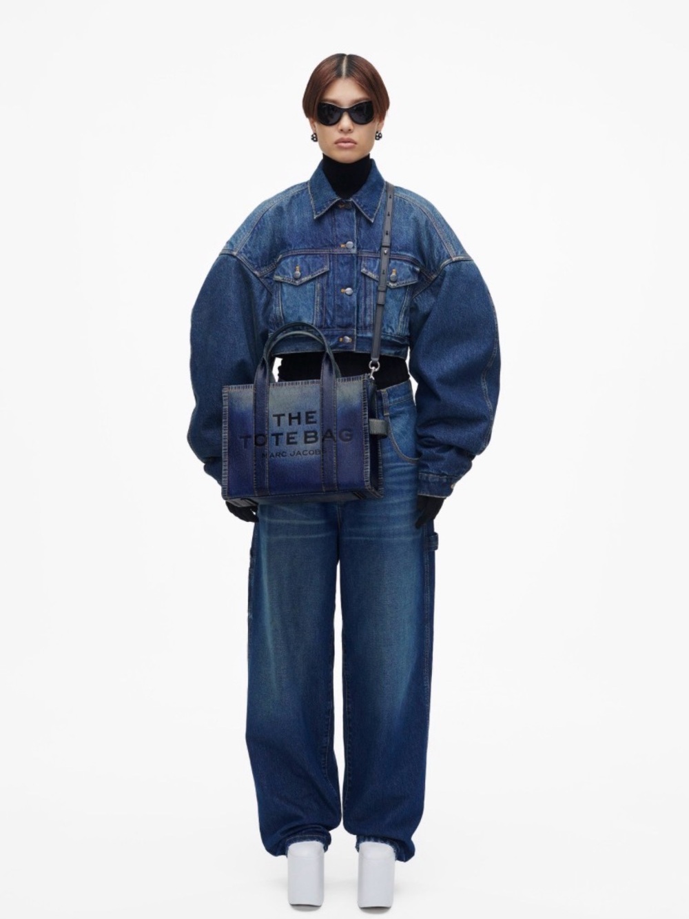 2F3HTT059H01 - Marc Jacobs The Denim-Printed Leather Medium Tote Bag - Picture 14 of 15